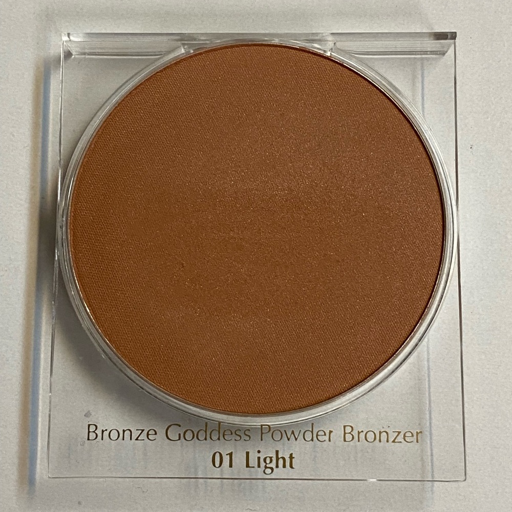 New Estée Lauder Bronze Goddess Powder Bronzer in 01 Light